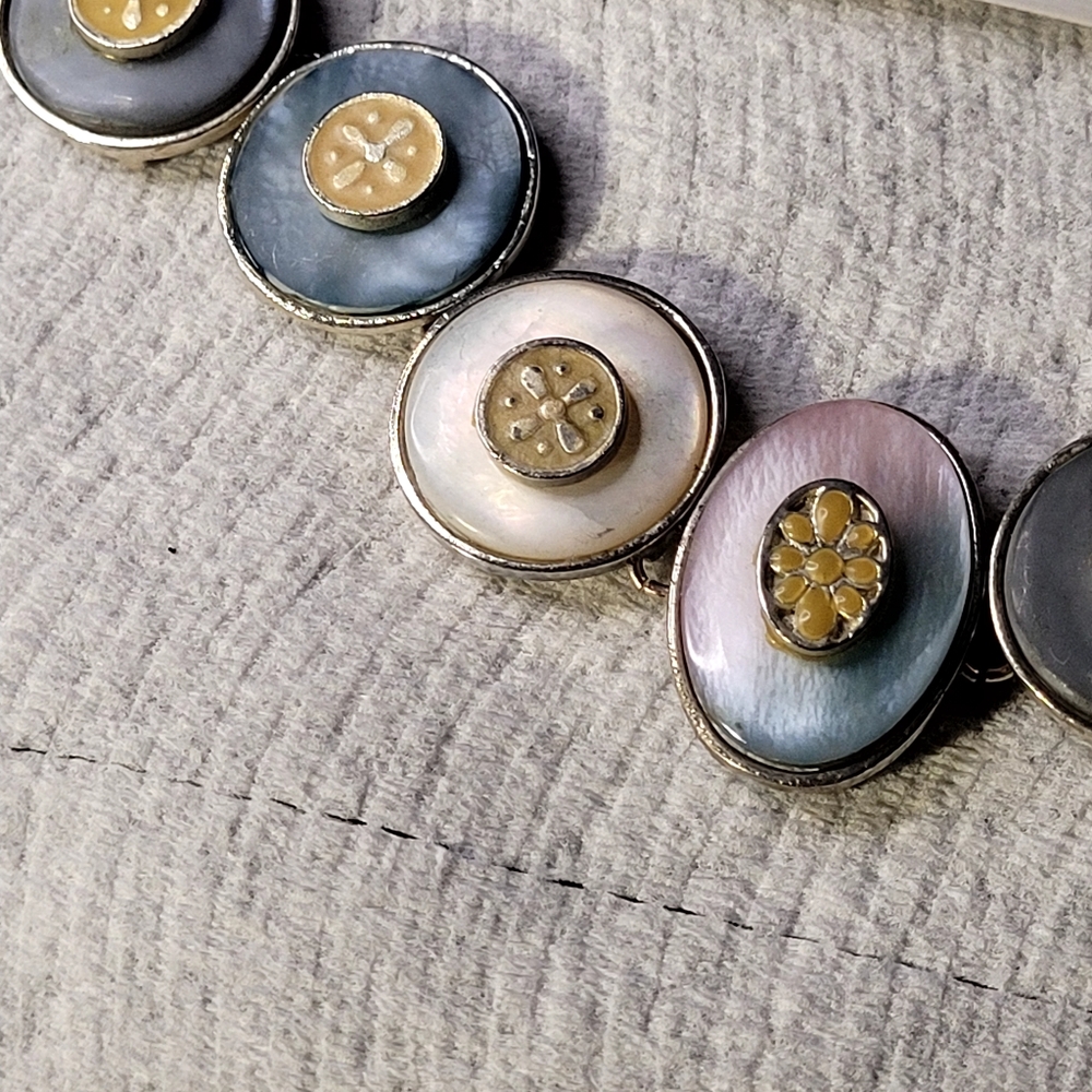 Mother of pearl dics bracelet, pastel colers with symbols on each.